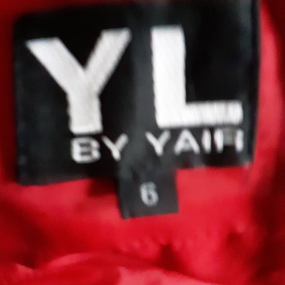 Amazing Red Dress - Picture 2 of 10